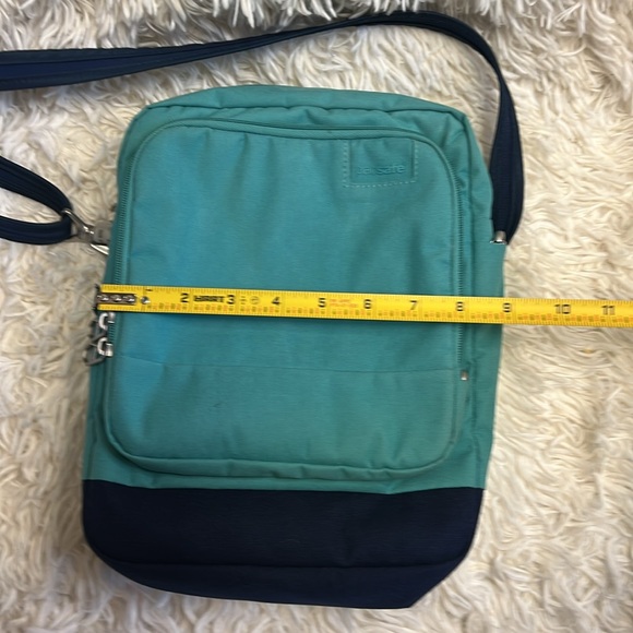 PacSafe Crossbody City Safe LS150 Series Turquoise Navy Adjustable Strap Preown - Picture 13 of 14